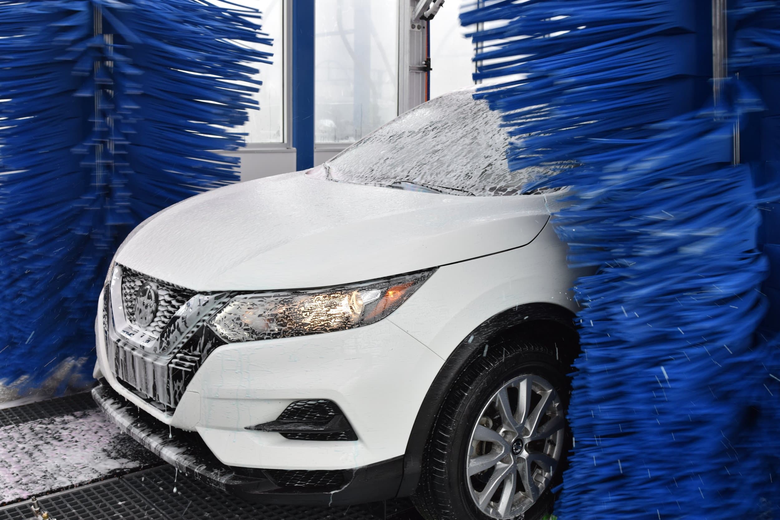 A car entering the Turbo Wash tunnel